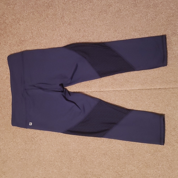Fabletics Women's Navy Mid-Rise Mesh Powerhold® Capri - Picture 2 of 11